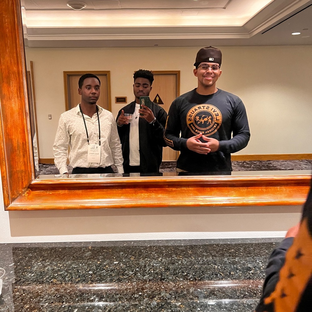 post my fits without my friends seeing 😁